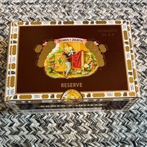 Romeo y Julieta Reserve Cigar Box
